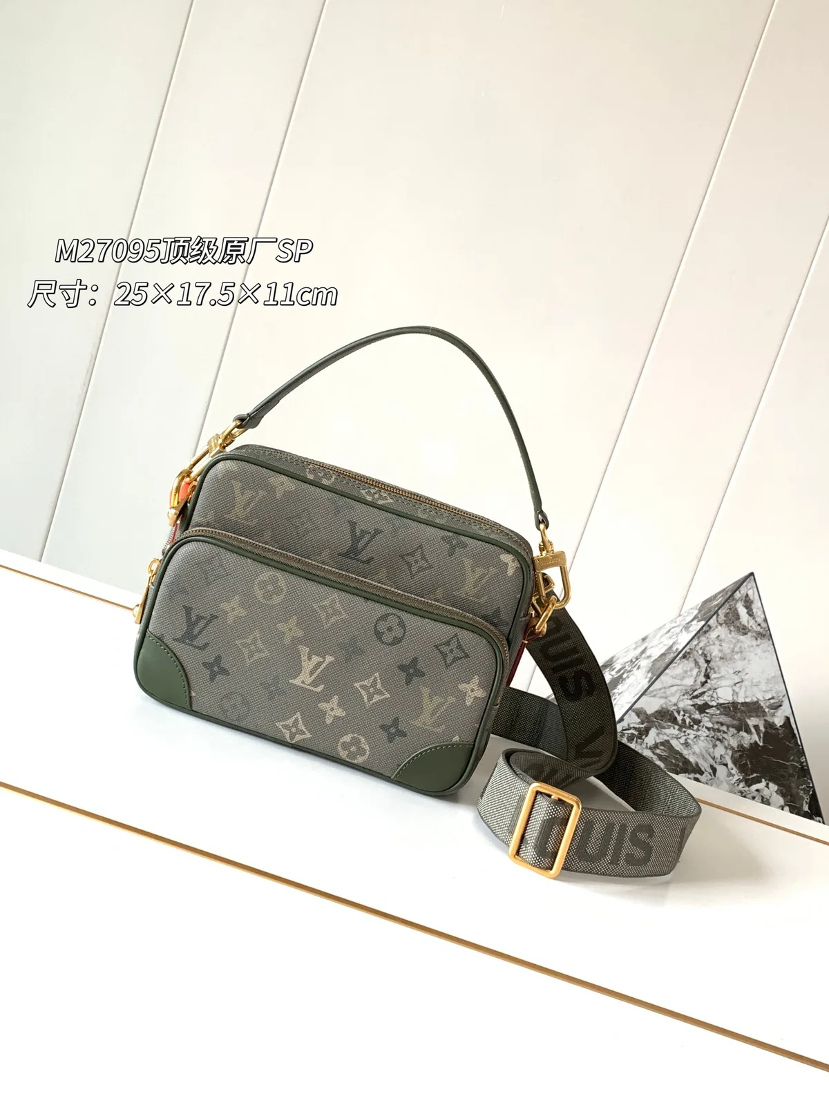 Louis Vuitton Nil Bag M27095