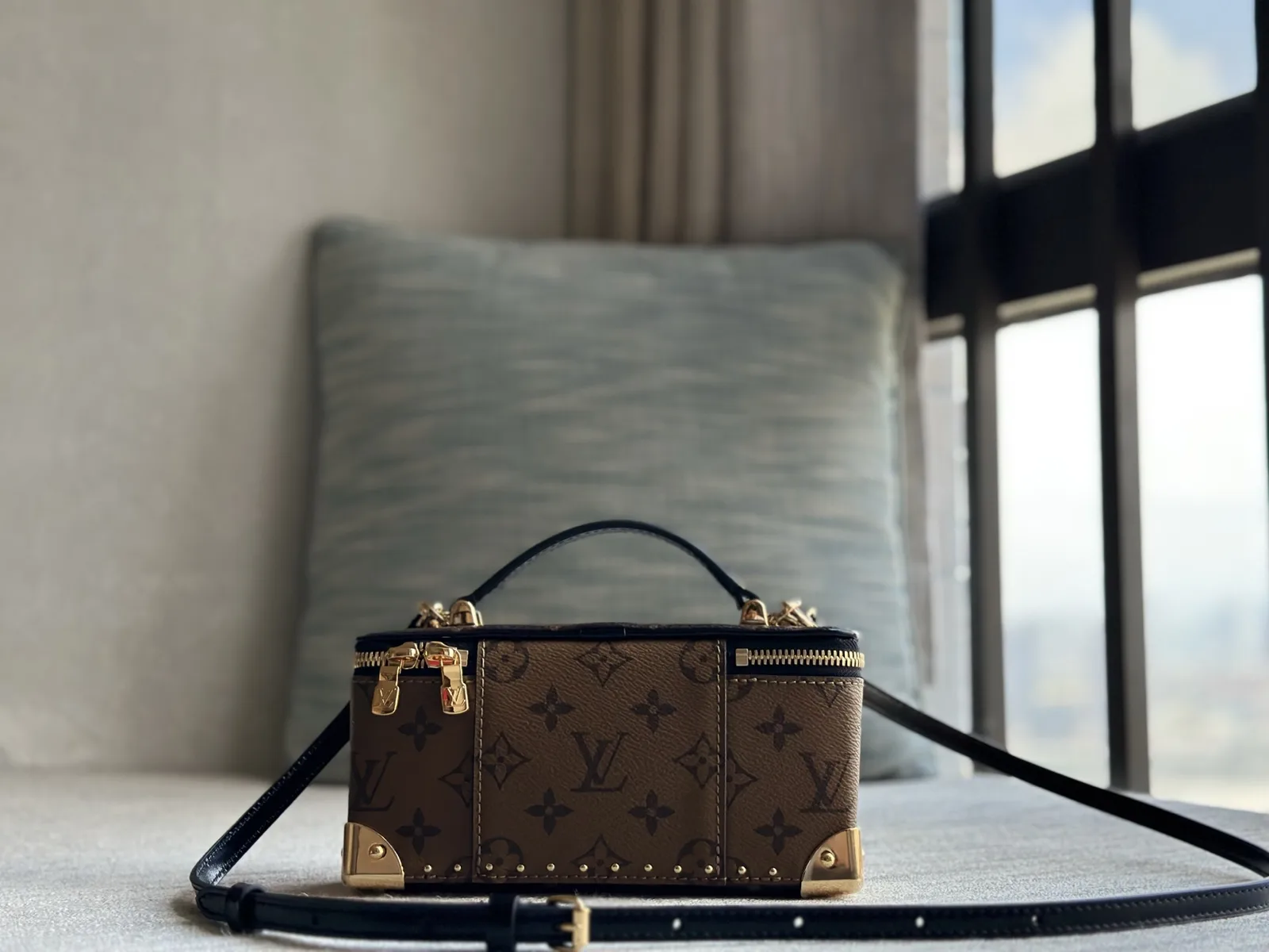 Louis Vuitton VANITY POUCH TRUNK M29548