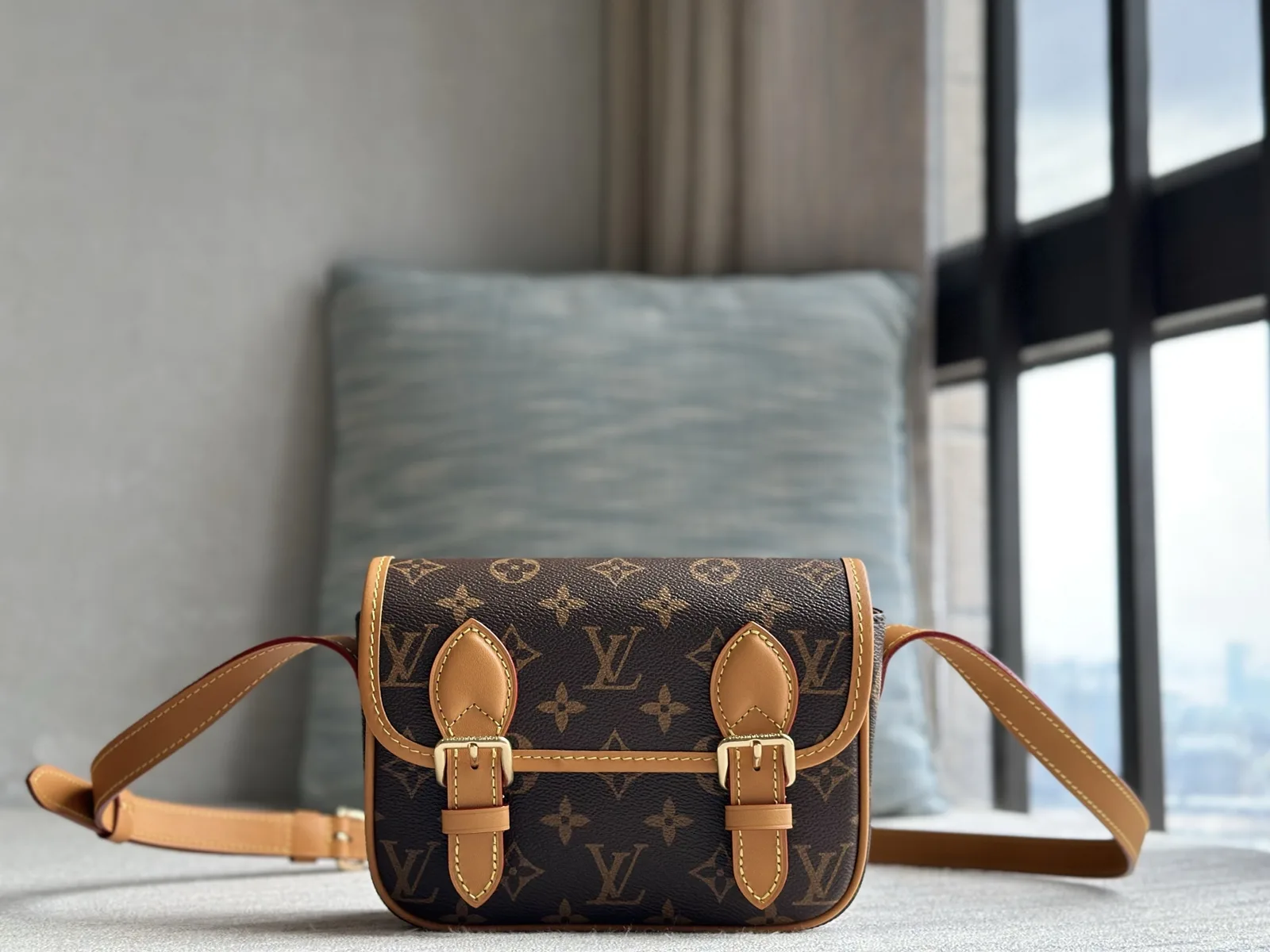 Louis Vuitton SATCHEL Bag M26805