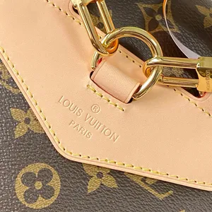Louis Vuitton Bag M11198