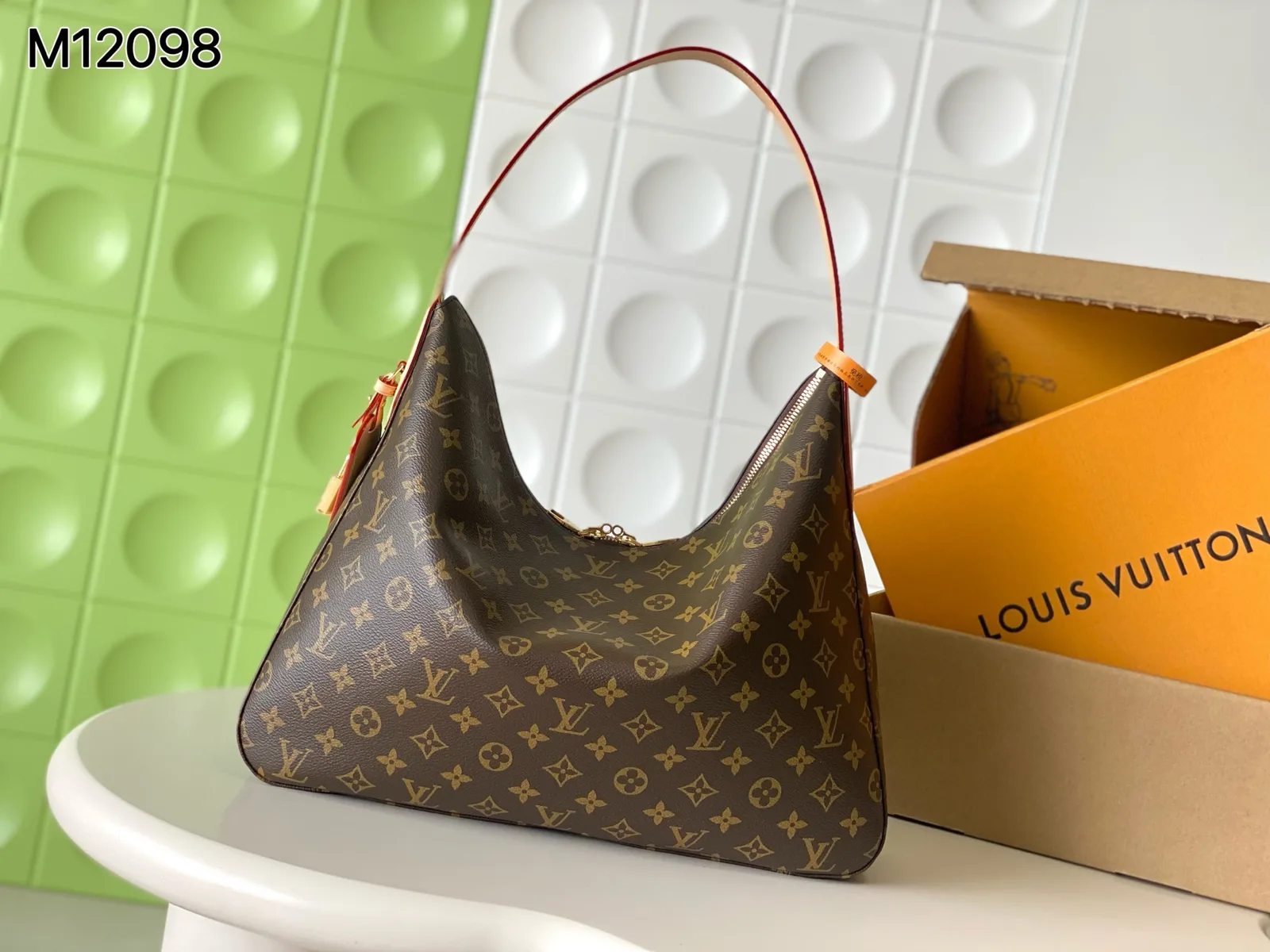 Louis Vuitton Bag M12098