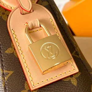 Louis Vuitton Bag M12098