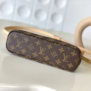 Louis Vuitton Lineup BB Bag M28423