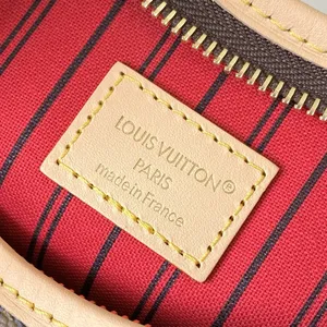 Louis Vuitton Lineup BB Bag M28423