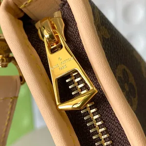Louis Vuitton Lineup BB Bag M28423