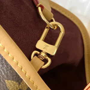 Louis Vuitton Bag M46203