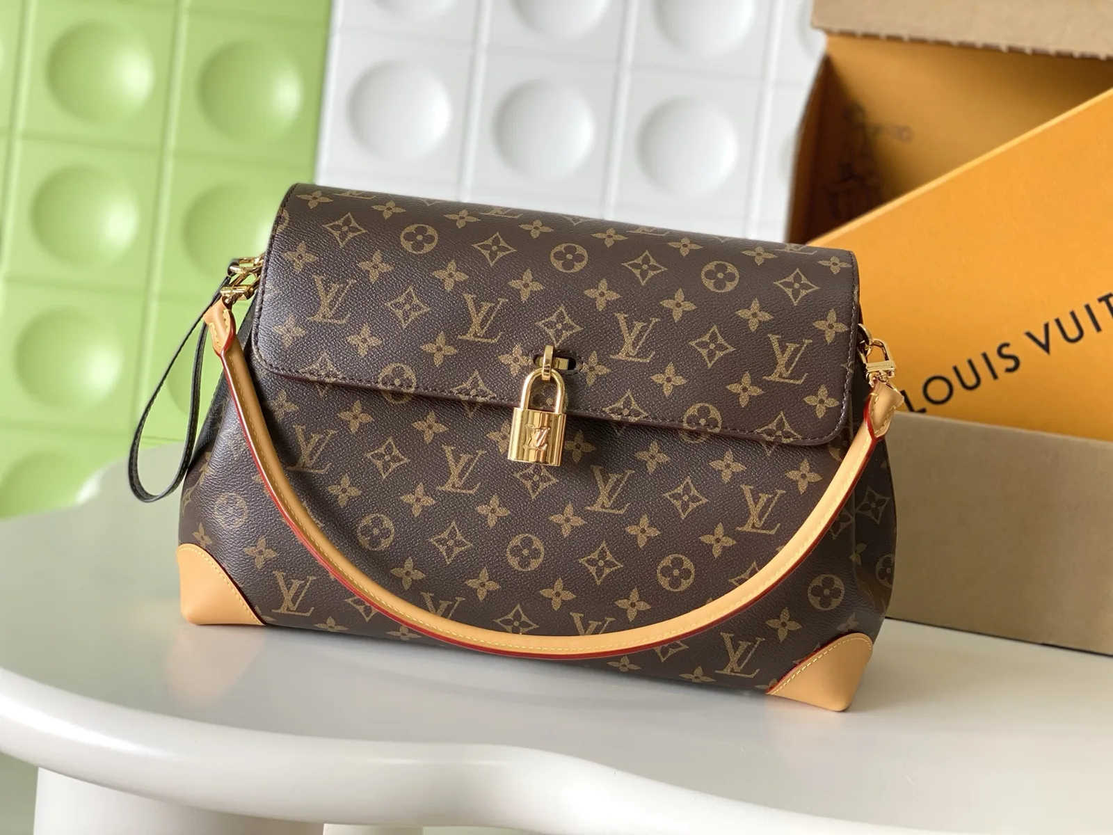 Louis Vuitton HIDE AWAY Bag M14473