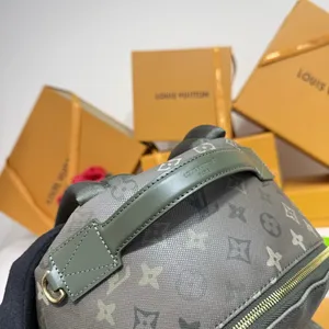 Louis Vuitton Discovery PM Bag M29769