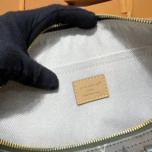 Louis Vuitton eepall Bandouli re 35 Bag M27054