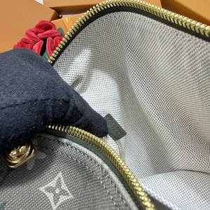 Louis Vuitton eepall Bandouli re 35 Bag M27054