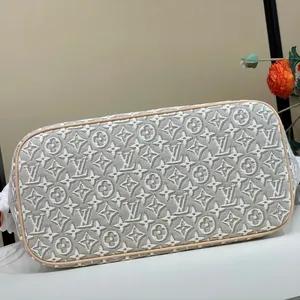 Louis Vuitton Neverfull MM Bag M2A381