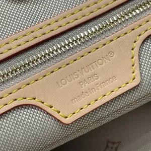 Louis Vuitton Neverfull MM Bag M2A381